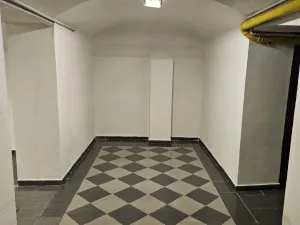 Pronájem skladu, Praha - Vinohrady, Italská, 108 m2