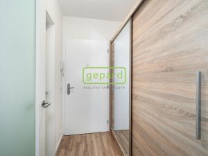 Pronájem bytu 1+kk, Praha - Libeň, Novovysočanská, 28 m2