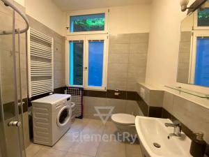 Pronájem bytu 2+kk, Hradec Králové, Komenského, 65 m2