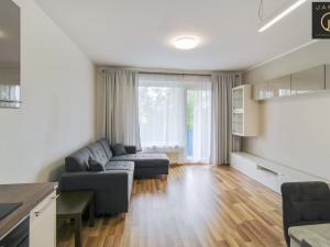 Pronájem bytu 2+kk, Praha - Hloubětín, Saarinenova, 58 m2