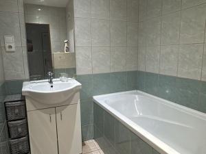 Pronájem bytu 2+1, Děčín - Děčín VI-Letná, 70 m2