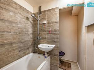 Prodej bytu 1+1, Cheb, Lomená, 35 m2