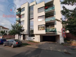 Prodej garážového stání, Brno, Božetěchova, 18 m2