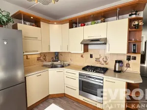 Prodej bytu 3+1, Pardubice - Zelené Předměstí, Karla IV., 76 m2