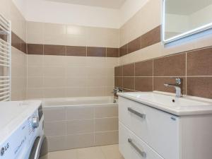 Pronájem bytu 2+kk, Praha - Hostivař, Horolezecká, 56 m2