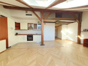 Pronájem bytu 2+kk, Praha - Smíchov, Plzeňská, 87 m2