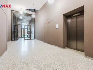 Pronájem bytu 1+kk, Praha - Smíchov, Vackové, 38 m2