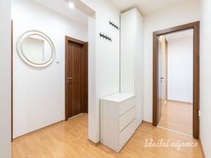 Pronájem bytu 4+kk, Praha - Kobylisy, Kaňkovského, 84 m2