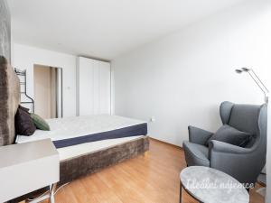 Pronájem bytu 4+kk, Praha - Kobylisy, Kaňkovského, 84 m2