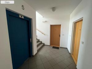 Pronájem bytu 1+kk, Praha - Strašnice, Názovská, 42 m2