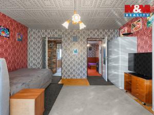 Prodej bytu 3+1, Jesenice, Školní, 55 m2