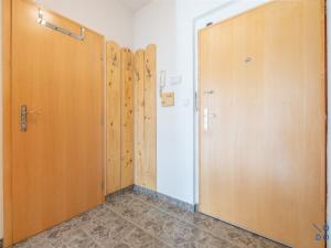 Pronájem bytu 2+kk, Praha, Zubrnická, 56 m2