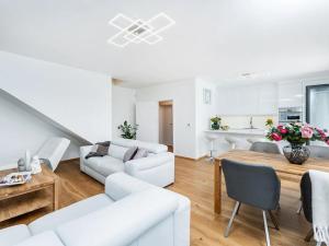 Pronájem rodinného domu, Přezletice, Školní, 120 m2