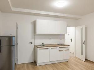 Pronájem bytu 1+kk, Praha - Bubeneč, U zeměpisného ústavu, 26 m2