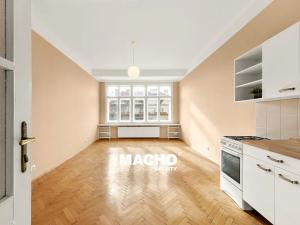 Pronájem bytu 1+kk, Praha - Vinohrady, Hradešínská, 37 m2