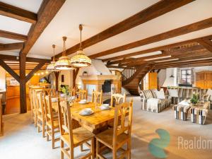 Prodej atypického bytu, Praha, Malostranské náměstí, 270 m2