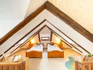 Prodej atypického bytu, Praha, Malostranské náměstí, 270 m2