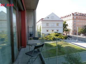 Pronájem bytu 1+kk, Praha - Vinohrady, Korunní, 42 m2