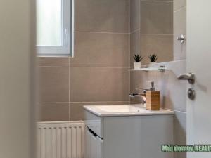 Pronájem bytu 2+kk, Praha - Čimice, Libčická, 55 m2