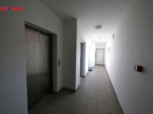 Pronájem bytu 1+kk, Praha - Hostavice, U Hostavického potoka, 43 m2