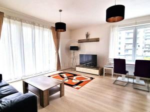 Pronájem bytu 2+kk, Praha - Letňany, Hlučkova, 59 m2