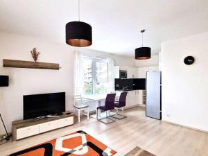 Pronájem bytu 2+kk, Praha - Letňany, Hlučkova, 59 m2