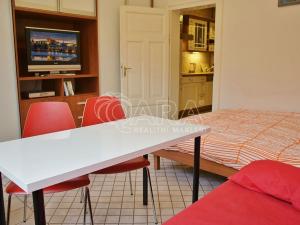 Pronájem bytu 1+1, Praha - Nové Město, Ostrovní, 30 m2