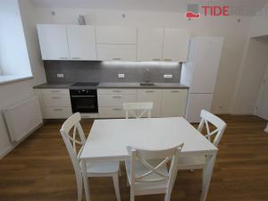 Pronájem bytu 2+kk, Praha, Svobodova, 50 m2