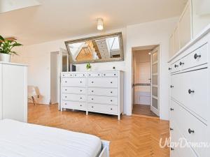 Pronájem bytu 1+kk, Praha - Vinohrady, V Horní Stromce, 42 m2