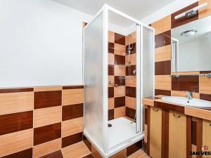 Prodej bytu 3+1, Praha - Horní Počernice, Lhotská, 73 m2