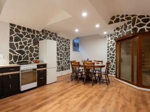 Prodej atypického bytu, Slavkov u Brna, Koláčkovo náměstí, 139 m2