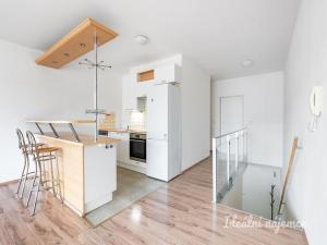 Pronájem bytu 2+kk, Praha - Vysočany, Skloněná, 64 m2