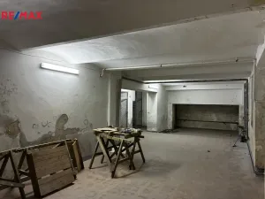 Pronájem skladu, Karlovy Vary, Moravská, 75 m2
