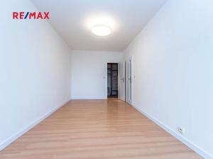 Pronájem bytu 2+kk, Praha - Kbely, Semilská, 69 m2