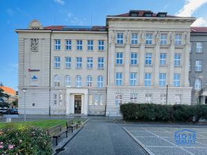 Pronájem kanceláře, Plzeň - Jižní Předměstí, náměstí T. G. Masaryka, 365 m2