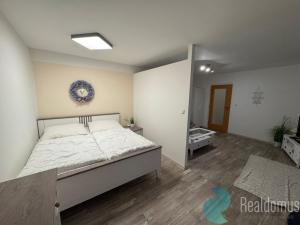 Pronájem bytu 2+kk, Zvěrotice, 50 m2