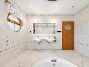 Prodej rodinného domu, Strančice - Všechromy, 295 m2