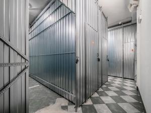 Pronájem skladu, Praha - Kobylisy, Horňátecká, 1 m2