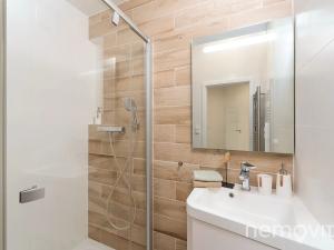 Prodej bytu 1+kk, Praha - Podolí, Na dolinách, 39 m2