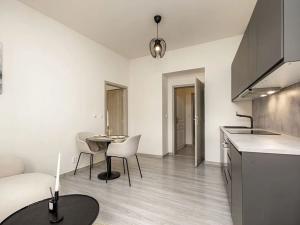 Pronájem bytu 2+kk, Praha - Vršovice, Košická, 36 m2