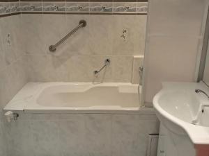 Pronájem bytu 3+1, Praha - Troja, Krosenská, 64 m2