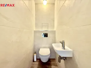 Pronájem bytu 2+kk, Karlovy Vary, Šumavská, 65 m2