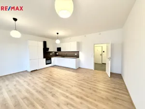 Pronájem bytu 2+kk, Karlovy Vary, Šumavská, 65 m2