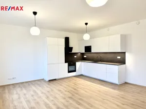 Pronájem bytu 2+kk, Karlovy Vary, Šumavská, 65 m2