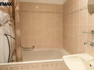 Prodej bytu 3+1, Karlovy Vary, Raisova, 84 m2