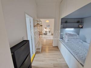 Pronájem bytu 1+kk, Praha - Žižkov, Roháčova, 31 m2