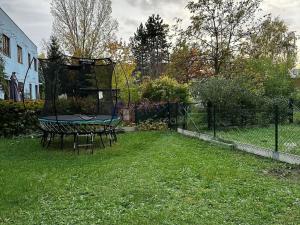 Pronájem bytu 1+kk, Praha, Březenská, 66 m2