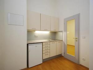 Pronájem kanceláře, Praha - Smíchov, Štefánikova, 70 m2