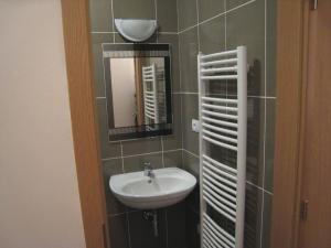 Pronájem bytu 1+1, Praha - Žižkov, Husinecká, 33 m2