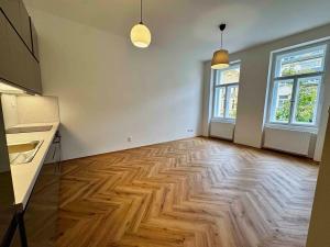 Pronájem bytu 2+kk, Praha - Karlín, Urxova, 50 m2